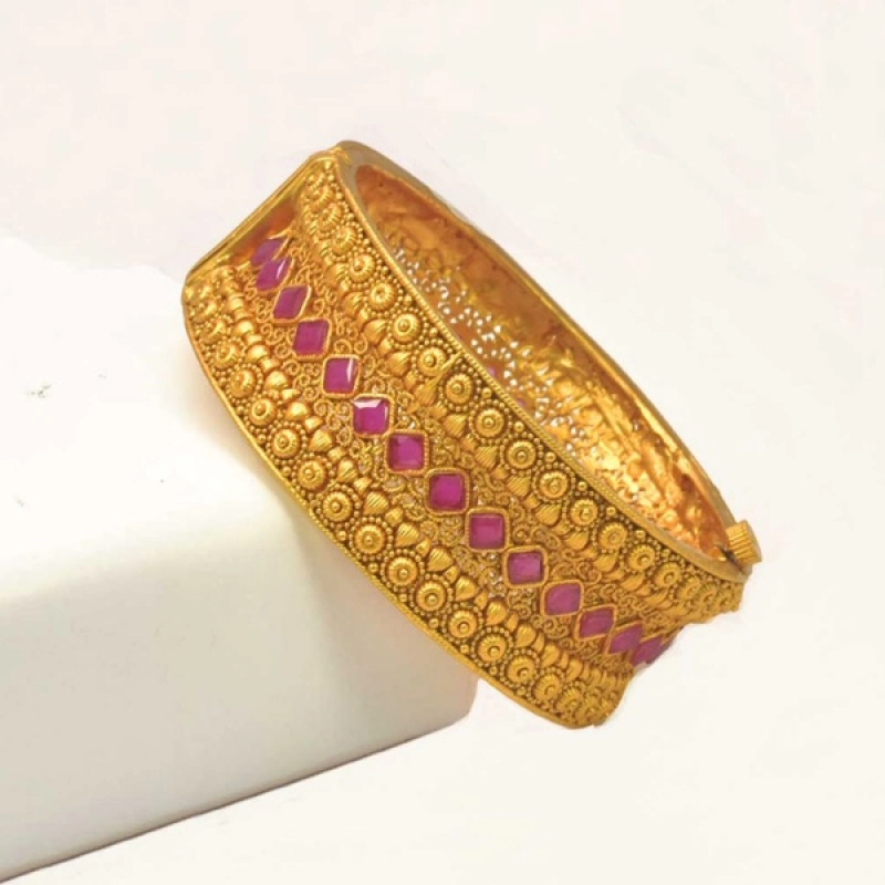 Bridal Antique Gold Plated Broad Ruby Screw Bangle