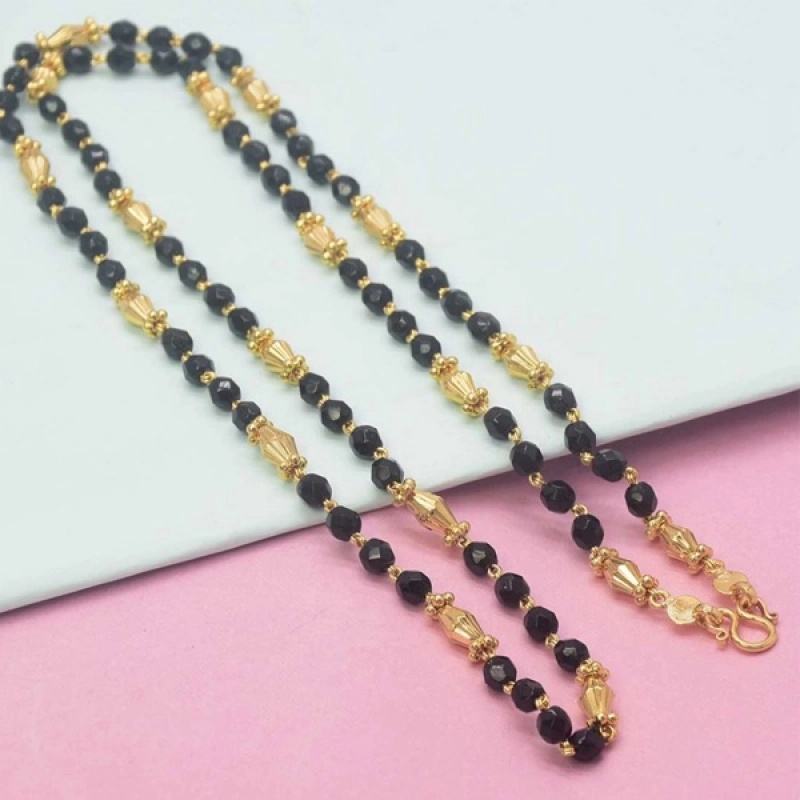 ELEGANT GOLD PLATED BLACK CRYSTAL CHAIN WITH GOLDEN BEADS